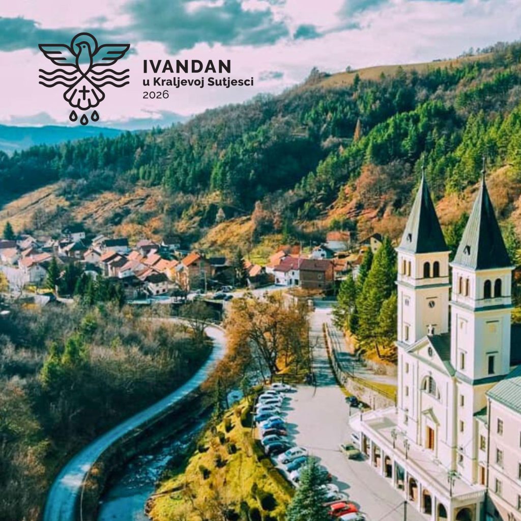 Pogled na crkvu svetog Ivana Krstitelja, rijeku Trstionicu i naselje Kraljeva Sutjeska