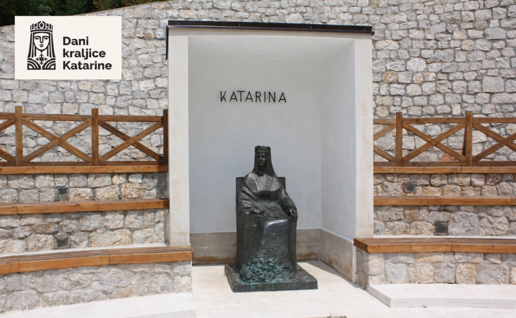 Kip kraljice Katarine sa službenim logotipom Dana kraljice Katarine