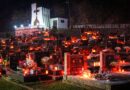 Upaljeni lampioni na groblju u Kraljevoj Sutjesci noću