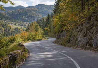 Ilustrativni prikaz seoske ceste u sutješkom kraju